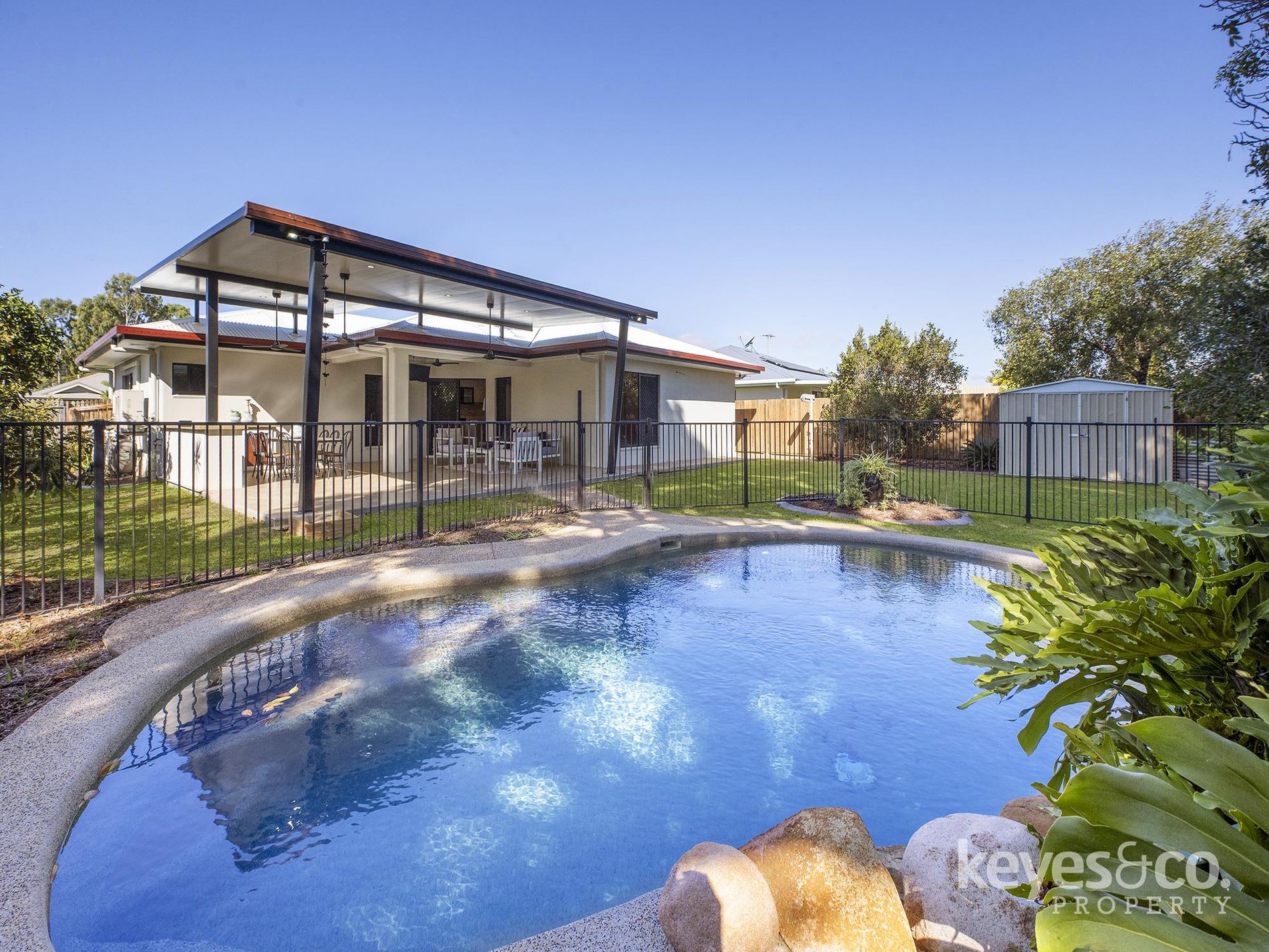 15 Greentree Circuit, Bushland Beach
