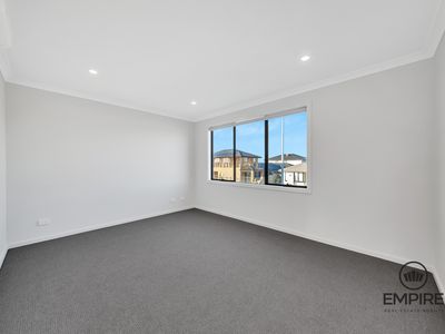 12 California Street, Clyde