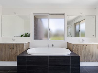 99 Tuart Road, Oakford