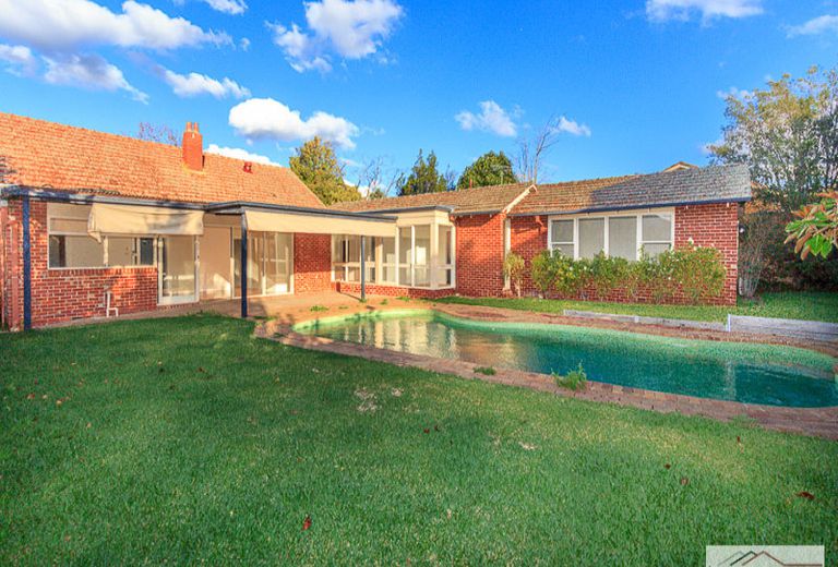 9 St James Avenue, Mont Albert