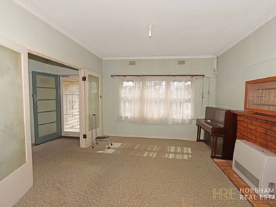7 Tena Avenue, Horsham