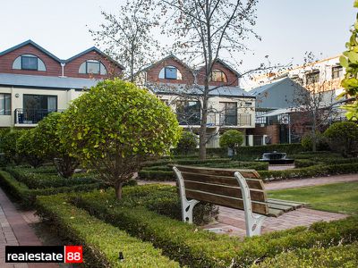 1 / 20 Pendal Lane, Perth