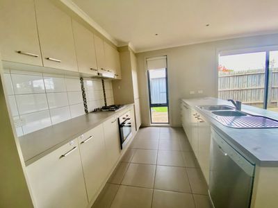 2 / 181 Riversdale Drive , Tarneit