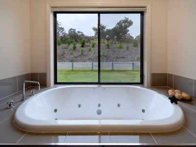 21 LAMBOURN DRIVE, Wodonga