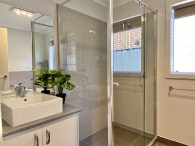 2 Drop Walk, Wyndham Vale