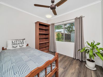 2 / 5 Ireland Crescent, Whitfield