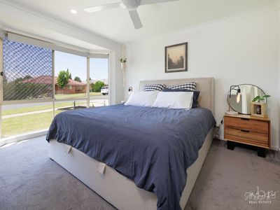 49 KINGFISHER DRIVE, West Wodonga