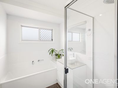 54 Ronaldo Way, Urangan