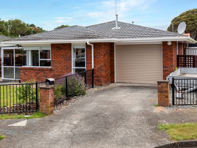 8 B Alexander Place, Otaki