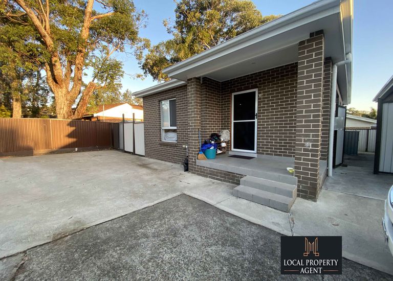 28B Monie Ave, East Hills