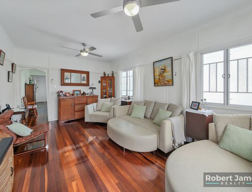 QUEENSLANDER LOVED & CHERISHED IN OLD TEWANTIN image 9 QUEENSLANDER LOVED & CHERISHED IN OLD TEWANTIN image 9