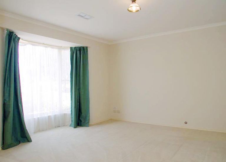 11 Eurunderee Avenue, Seacombe Gardens