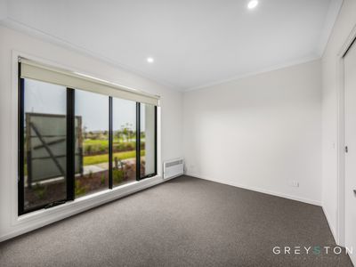 16 Flank Walk, Fraser Rise