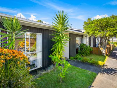 4/109A Te Atatu Road, Te Atatu South