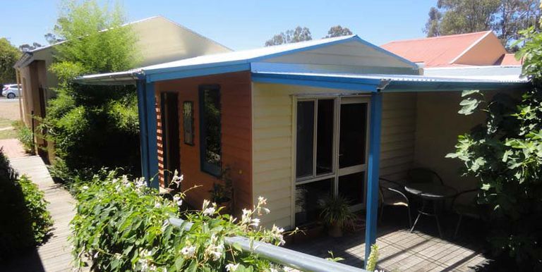 24 Hurt Street, Violet Town