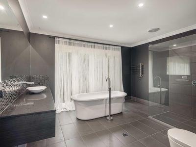 6 East Coolabine Road, Coolabine