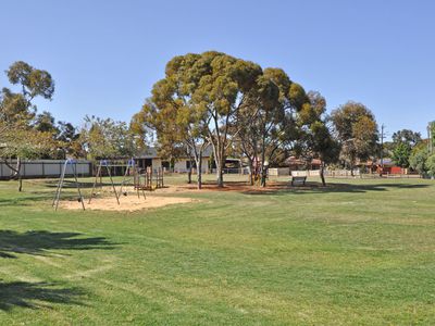 9 Compton Court, Hannans