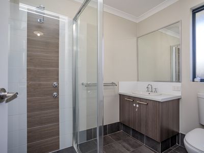 28 Ernest Way, Hilbert