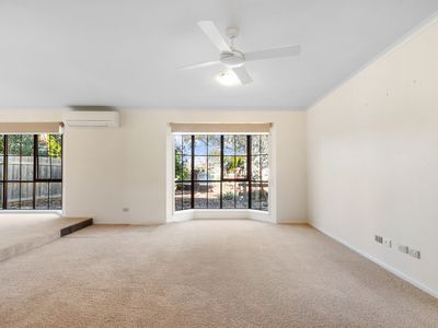 12 Yvette Close, Sale