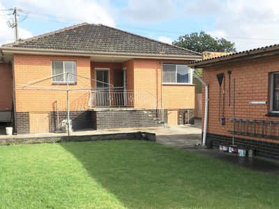 13 Browns Road, Clayton