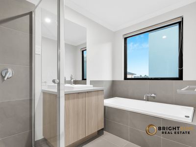 7 Guisard Way, Clyde North