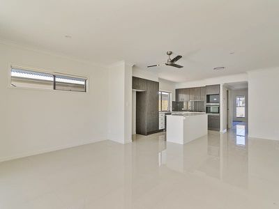 144 Cooper Crescent, Rochedale