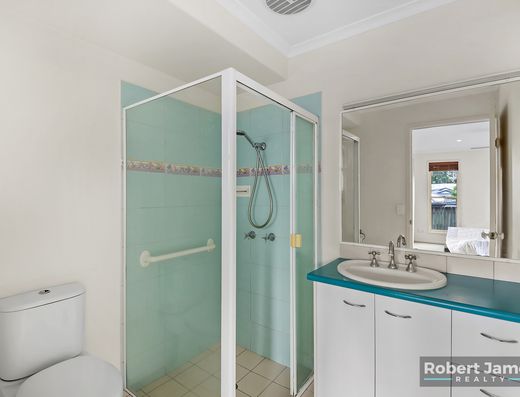 GENEROUS SIZE HOME - OPTIONS FOR DUAL LIVING image 15