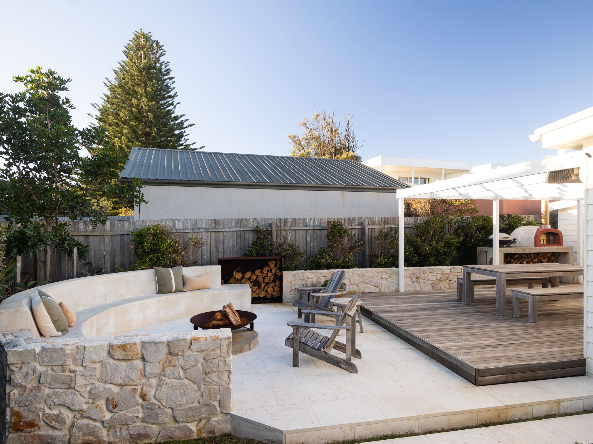 40 Sunset Strip, Manyana