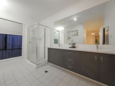 7 Brush Box Place, Wakerley