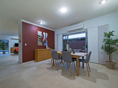 18 Barrington Crescent, Wakerley