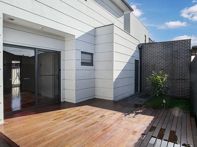 2 / 287 Blackshaws Road, Altona North