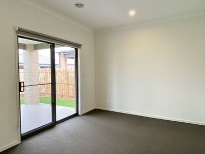 38 Honeycomb Avenue, Manor Lakes
