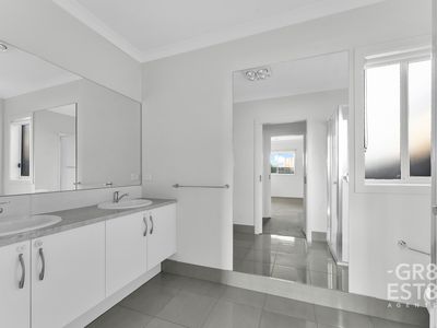 40 Troups Creek Promenade, Narre Warren