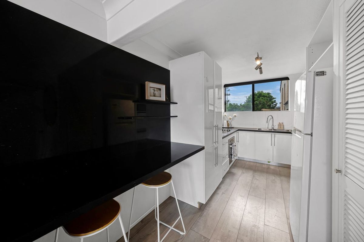 1 / 18 Sunshine Boulevard, Broadbeach Waters