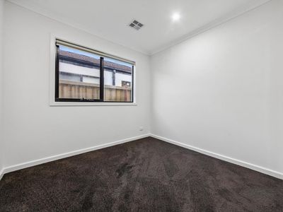 28 Palmdale Crescent, Mambourin