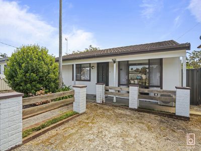 83 Ocean View Road, Gorokan
