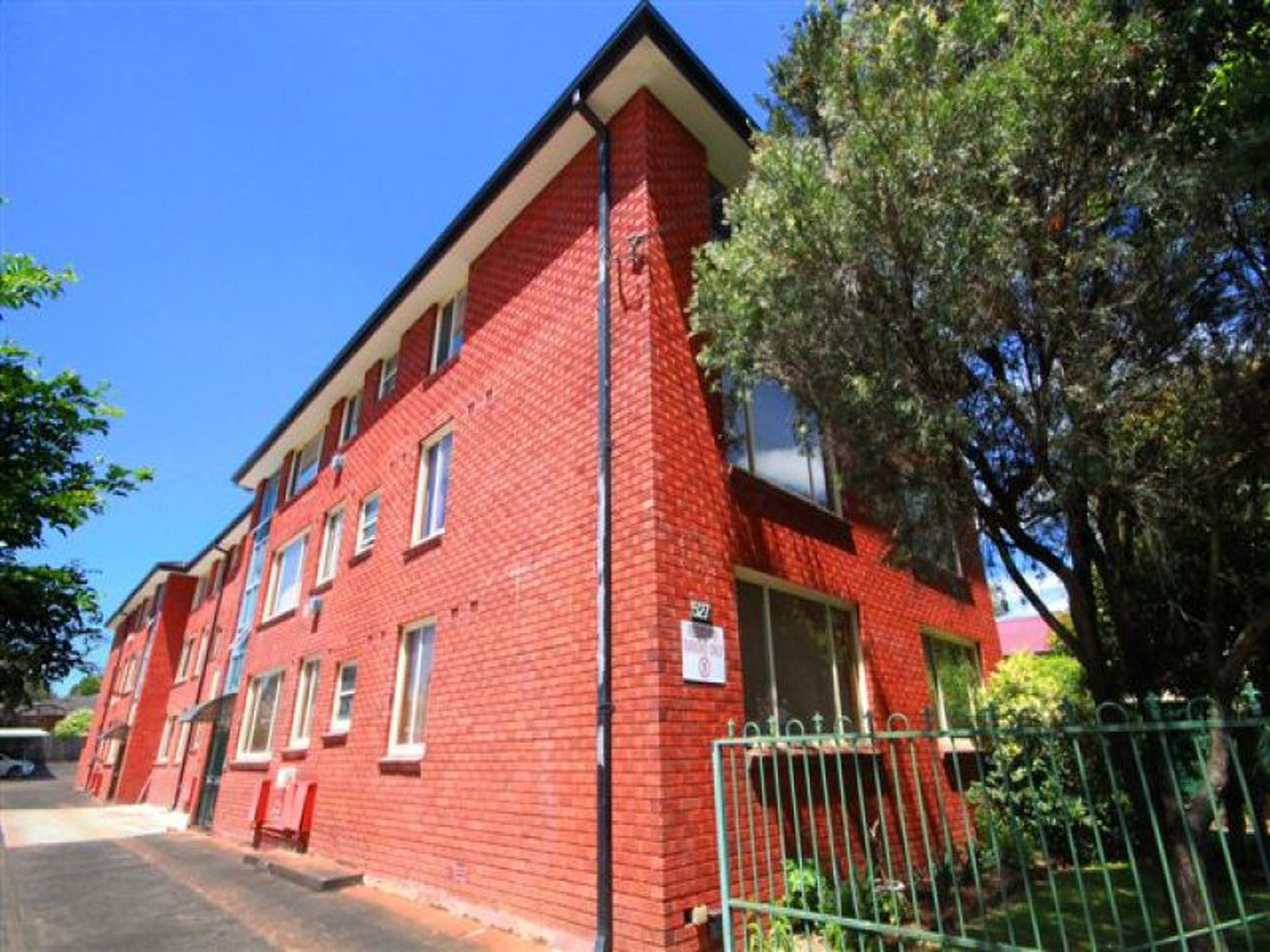 11 / 527 Burwood Road, Belmore