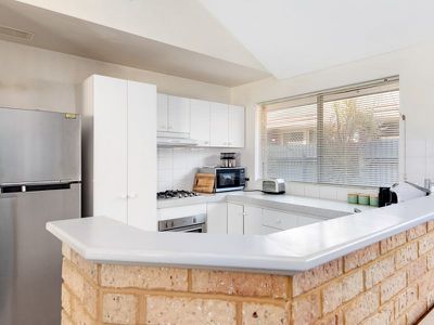 10B Riverina Way, Hannans