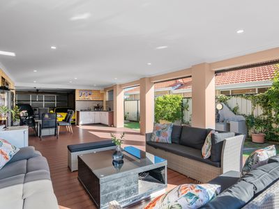 15 Thurloe Way, Canning Vale