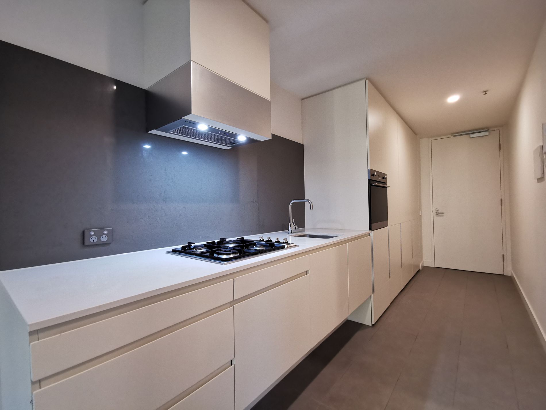 2010 / 105 Clarendon Street, Southbank