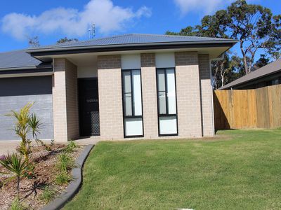 1 / 102 Bradman Way, Urangan