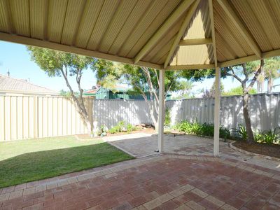 19 Forest Lake Drive, Thornlie