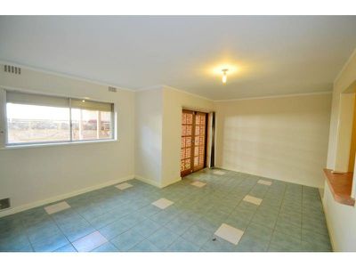 2 / 14 Canham Way, Orelia