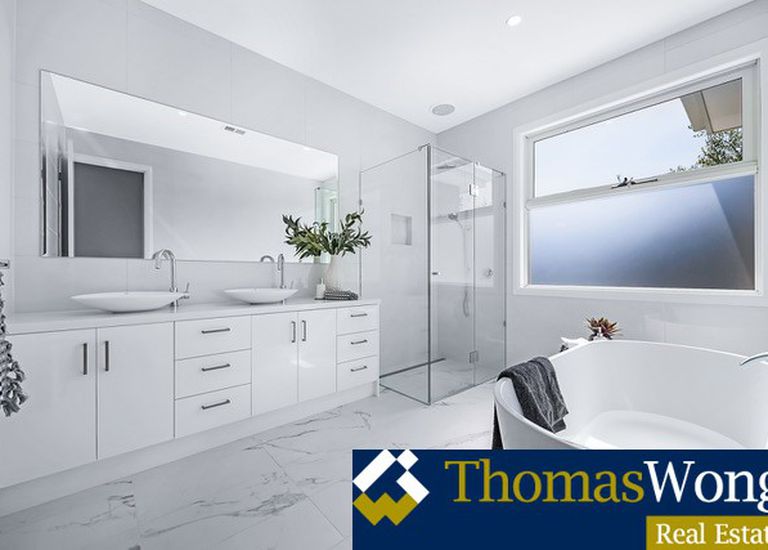 1 / 2  Doorawarrah Court, Mount Waverley
