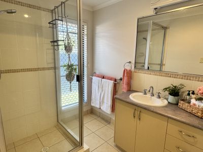 2 / 10 Summers Court, Kingaroy