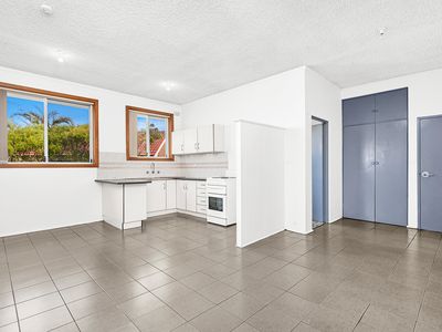 8 / 13 Peterborough Avenue, Lake Illawarra