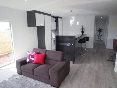 5 Sommerset Drive, Atherton