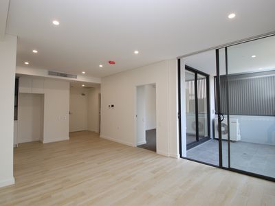 303 / 37 Loftus Cres , Homebush