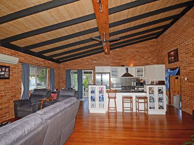4 BORONIA STREET, Burrum Heads