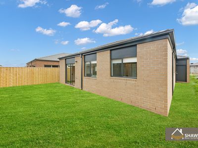 18 Trentino Grove, Fraser Rise